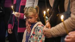 Anna asiste llorosa al funeral por su padre, el soldado Ruslan Borovyk, en lacatedral de las C�pulas Doradas de San Miguel, en el centro de Kiev.