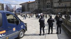Agentes de la Unidad de Intervenci�n Policial (UIP) desplegados en la plaza del Obradoiro de Santiago.
