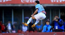 Iago Aspas salta la valla para celebrar con el p�blico uno de los dos goles marcados el domingo ante el Valladolid.