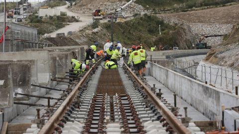 El empalme con el eje atl�ntico, a la altura del pol�gono de V�o, es una infraestructura clave para la conexi�n ferroviaria de Langosteira