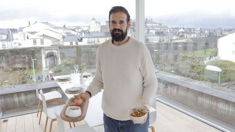 Juan Escobal, con las creaciones de Musgo con base de pulpo