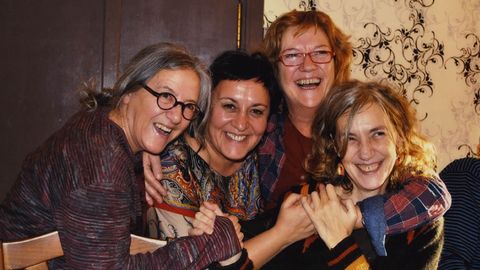 Bego�a (� dereita) con Pili Abreu, Ux�a Senlle e Amanda �lvarez celebrando o aniversario de Pili e Amanda en novembro do 2013.