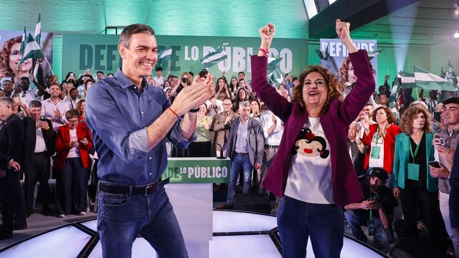 Pedro S�nchez y Mar�a Jes�s Montero en el acto celebrado hoy en el Colegio Mayor la Asunci�n de C�rdoba