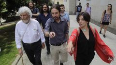 Beiras, Pablo Iglesias y Yolanda D�az, en A Coru�a hace ocho a�os. Detr�s, Breog�n Riob�o y Ant�n S�nchez, ambos tambi�n fuera de la pol�tica.