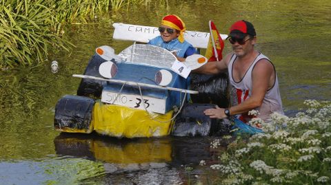 El tiempo acompa a los participantes y asistentes del XVIII descenso por el ro Anllns que cada ao se celebra por San Xon