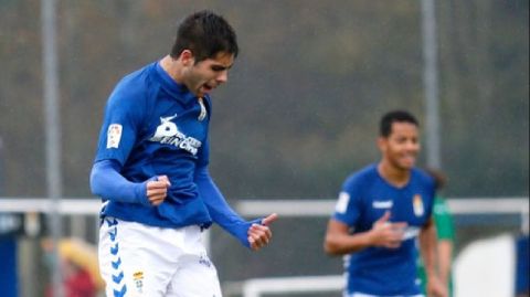 David Gonz�lez celebra un gol en su etapa en el Vetusta