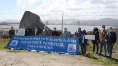 Cargos del BNG presentaron este s�bado en en el dique Mor�s otro paquete de iniciativas parlamentarias para intentar que el puerto comercial de San Cibrao beneficie m�s a A Mari�a y a Lugo