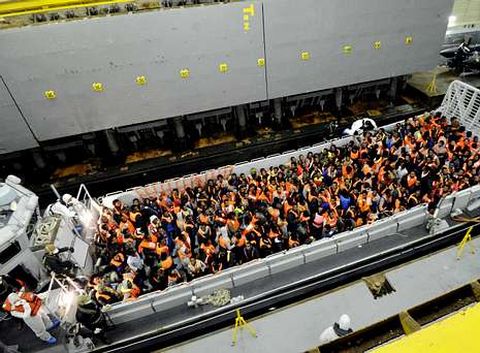 Inmigrantes rescatados por el �San Giorgio� el pasado mes de marzo. 