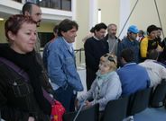 Abu�n fue arropada por varios trabajadores