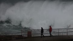 Temporal en el mar. Olas en la zona del Aquarium.