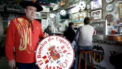 Manolo 'el del Bombo' cierra su bar por la crisis del coronavirus