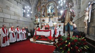 El interior de la iglesia de A Illa.
