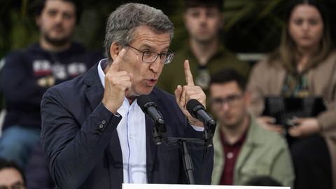 El presidente del PP, Alberto Nez Feijo, durante el acto electoral que los populares celebran hoy viernes en Gijn