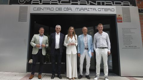 Visita oficial. La conselleira de Pol�tica Social, Fabiola Garc�a, visit� hace unos d�as el centro de d�a de AFA Chantada, acompa�ada por otros cargos de su departamento, representantes del Ayuntamiento de Chantada y responsables de la asociaci�n