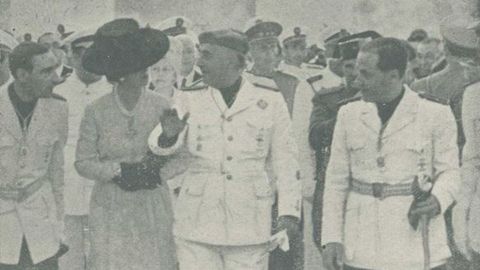 Franco y su esposa durante la inauguración de la exposición.