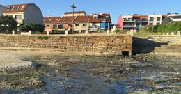 El vertido de agua residual sal�a a a la arena por un aliviadero en la base del paseo mar�timo. 
