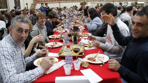 O Barco se rindi al botelo.Ms de mil personas asistieron a la comida en el pabelln