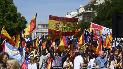 Decenas de personas durante la manifestacin del PP