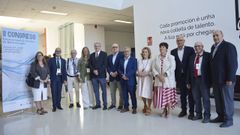 Autoridades y organizaci�n posan durante el 2��Congreso Internacional de Xesti�n da Balneoterapia .