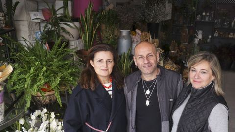 Luz Gallego, a la derecha, junto a sus dos fieles aliados en Pétalos, Bea Rodríguez y Fran Piñeiro