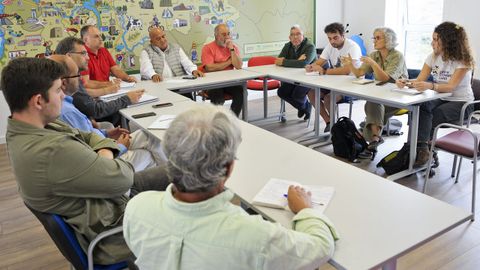 Encuentro entre productores, personal de la Reserva y representantes del departamento de Biologa de la UDC, que participaron en un estudio para mitigar el impacto de la velutina en los viedos.