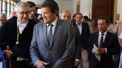 El rector de la Universidad de Oviedo, Santiago Garc�a Granda, conversa con el presidente del Principado, Javier Fern�ndez, seguido por el consejero de Educaci�n, Genaro Alonso.El rector de la Universidad de Oviedo, Santiago Garc�a Granda, conversa con el presidente del Principado, Javier Fern�ndez, seguido por el consejero de Educaci�n, Genaro Alonso