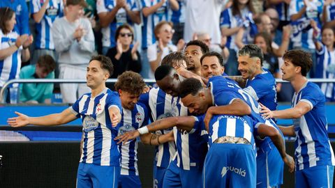 Los jugadores del Deportivo celebrando uno de los goles contra el Valencia