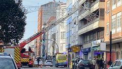 Los bomberos utilizaron la autoescalera para acceder al tercer piso del�n�mero 199