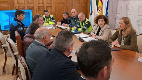 La subdelegada del Gobierno, Mara Rivas, presidi la junta de seguridad del Rali de Noia.