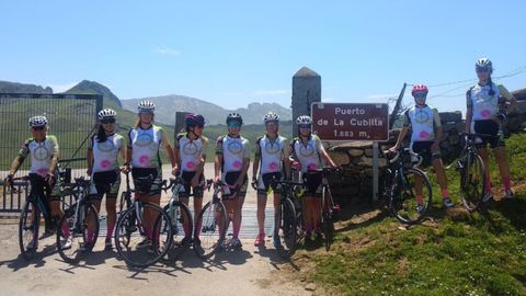 Las ciclistas, en el alto de la Cubilla, en junio