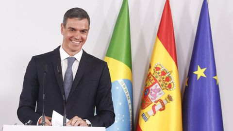 El presidente del Gobierno, Pedro S�nchez, en una rueda de prensa en Barcelona tras presidir la primera cumbre bilateral entre Espa�a y Brasil. 