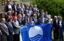 Los alcaldes de A Laracha, Fisterra y Carballo y el presidente del n�utico camari��n acudieron al acto.