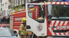 El fuego se declar� en la cocina de una vivienda de la r�a Barcelona de Carballo.
