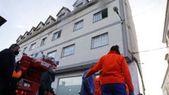 Intervenci�n de los bomberos en piso de Sig�eiro (Oroso) a causa de un incendio el pasado 23 de diciembre
