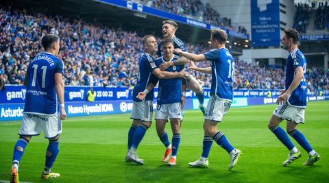 Los jugadores del Oviedo celebran el gol de Masca al Andorra