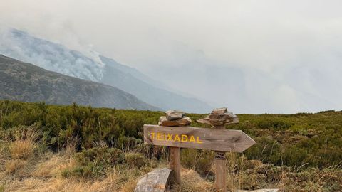 Imagen del incendio en el entorno del Teixadal de Casaio