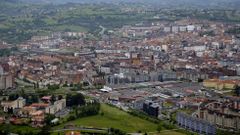 En primer plano la entrada a Oviedo desde la AS-II