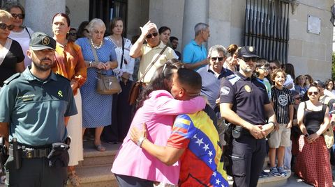 Minuto de silencio por la familia de Venezuela residente en Mar&iacute;n y que est&aacute; desaparecida en el terremoto de La Guaira en Venezuela