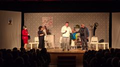 Imagen de la representaci�n de �Terapia de grupo�, de la asociaci�n cultural Quemaisten Teatro.