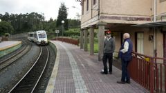 Imagen de archivo del tren llegando a la estaci�n de Cerdido