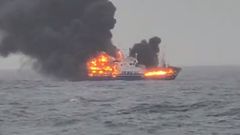 Imagen del�Nuevo San Juan, que ardi� cuando faenaba en el Gran Sol. Sus 15 tripulantes fueron rescatados y trasladados al puerto irland�s de Castletownbere