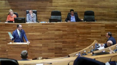 Blanco, en el estrado, se dirige a Barb�n