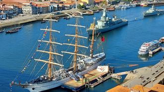 Buques da Mari�a lusa en Oporto
