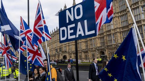 Theresa May ofrece su dimisi�n a cambio de que se apruebe su plan del �brexit�