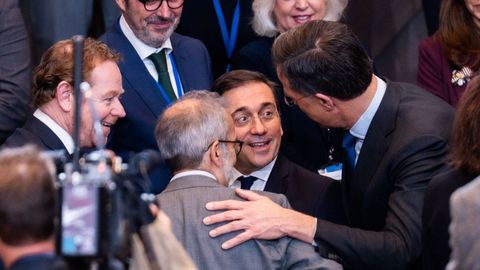 Rutte y Albares, durante la reunin de ministros de Exteriores de la OTAN.