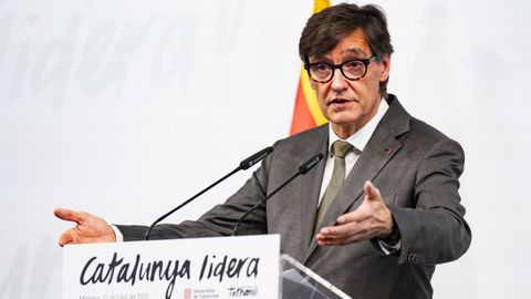 El presidente de la Generalitat, el socialista Salvador Illa, en una rueda de prensa.