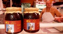 Botes de miel de Boal conmemorativos de la visita de los reyes el pr�ximo d�a 25. 