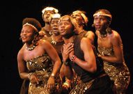 El martes, Aba Taano actuar� en el Cine Teatro de Ribadeo. 