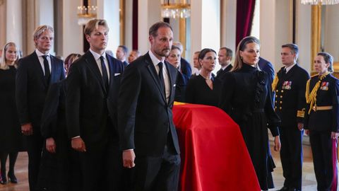Traslado del f�retro del rey Harald de Noruega
