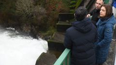 La conselleira �ngeles V�zquez, durante su visita a la presa de Caldas de Reis